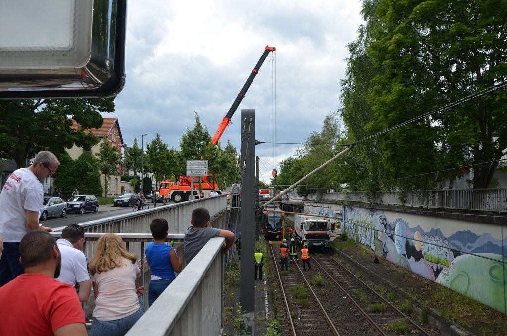 Unfall zwischen zwei KVB Bahnen Koeln Hoehenhaus Im Weidenbruch P261.JPG